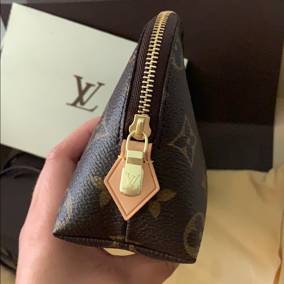 Louis Vuitton Cosmetic Pouch - Picture 3 of 6